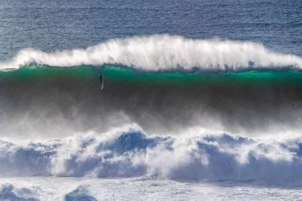 SURFING_ACTION_001