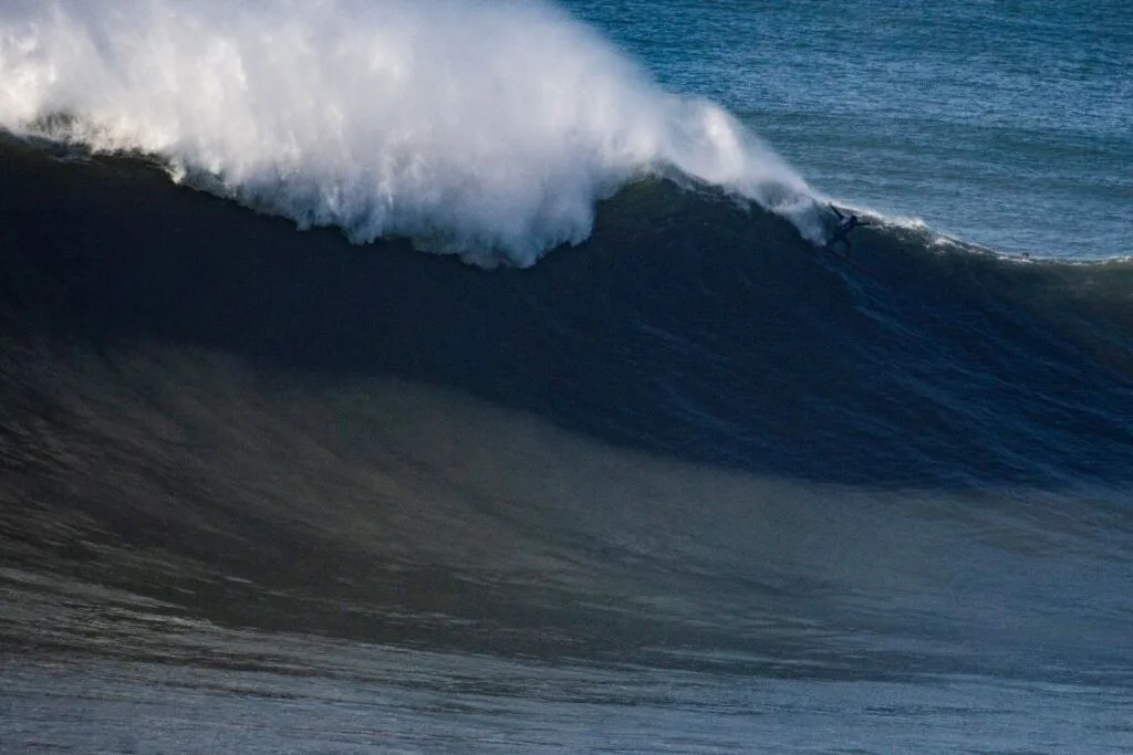 SURFING_ACTION_002